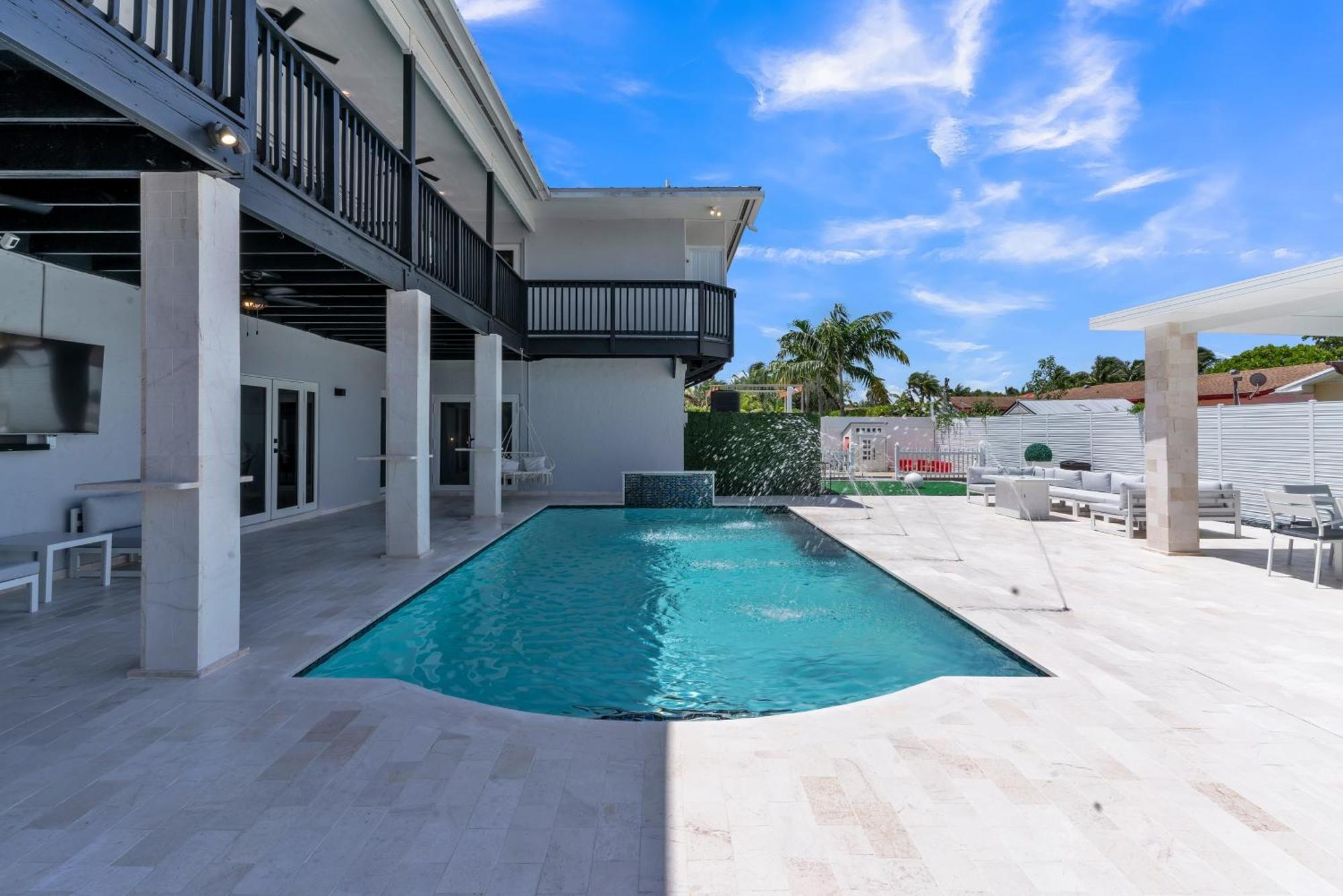 Luxury Escape- Pool, Hot Tub, Gym And More! Villa Cutler Bay Exterior photo