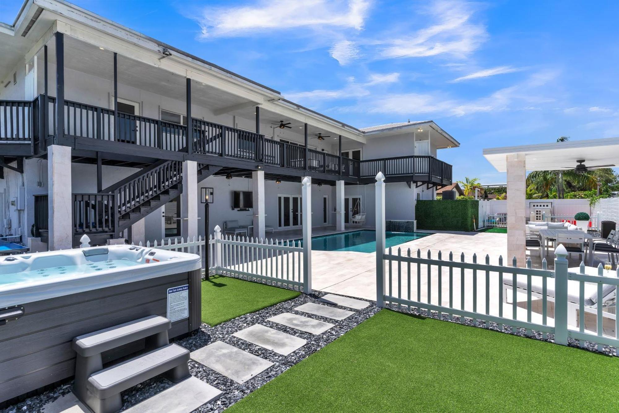 Luxury Escape- Pool, Hot Tub, Gym And More! Villa Cutler Bay Exterior photo