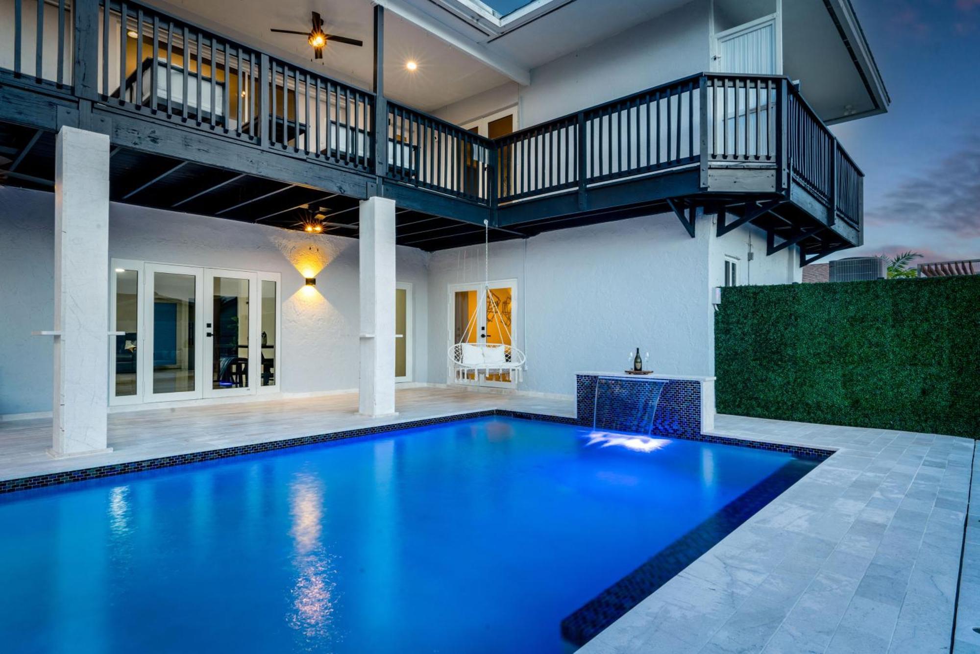 Luxury Escape- Pool, Hot Tub, Gym And More! Villa Cutler Bay Exterior photo